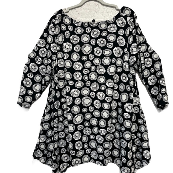 White Mark Black and White Boxy Tunic Blouse - Picture 3 of 6